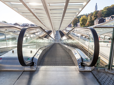 自动人行道-高铁